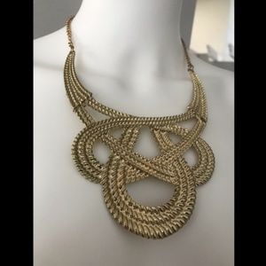 Necklace Women's Gold In a Unique And Attractive